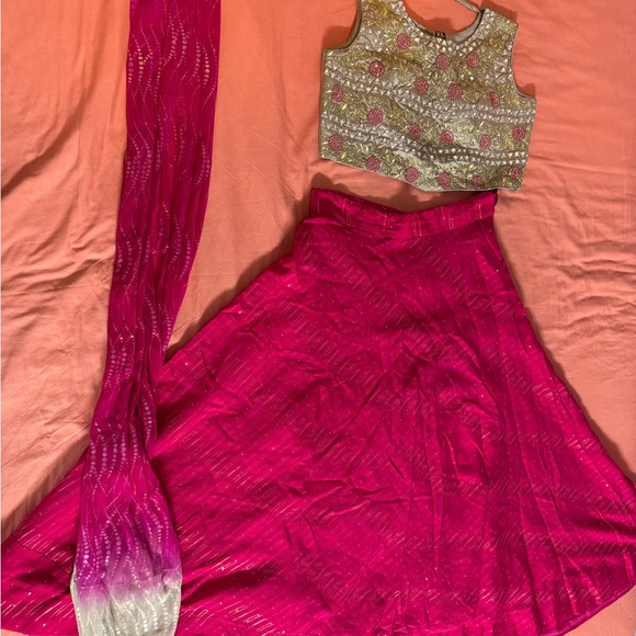 Stunning Fuchsia Wedding Dress Set - Picture 1 of 7